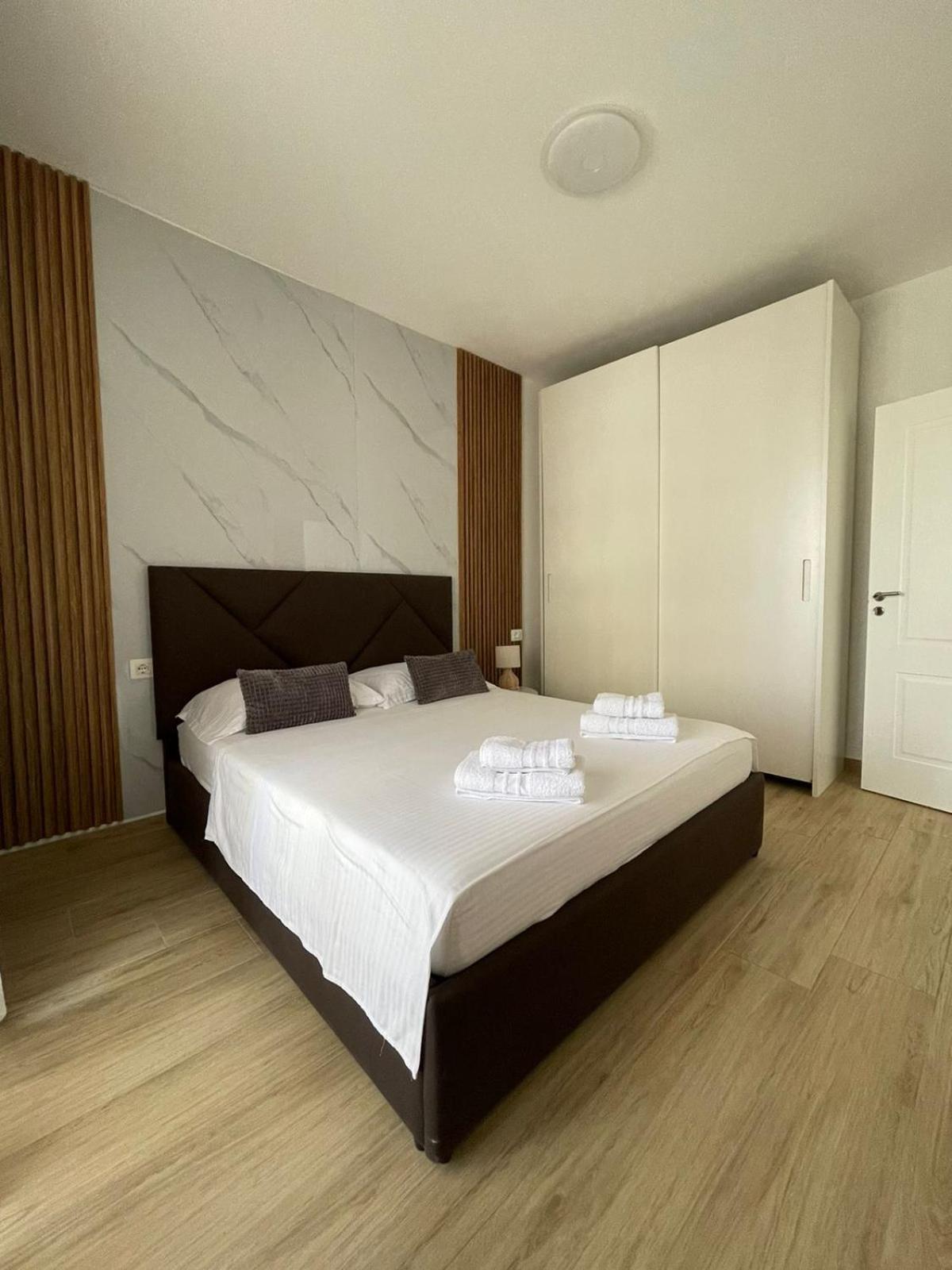 Waterfront Apartament *